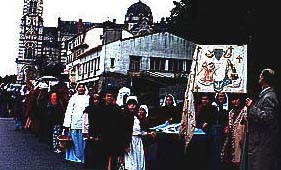 picture of the procession down to 
the village